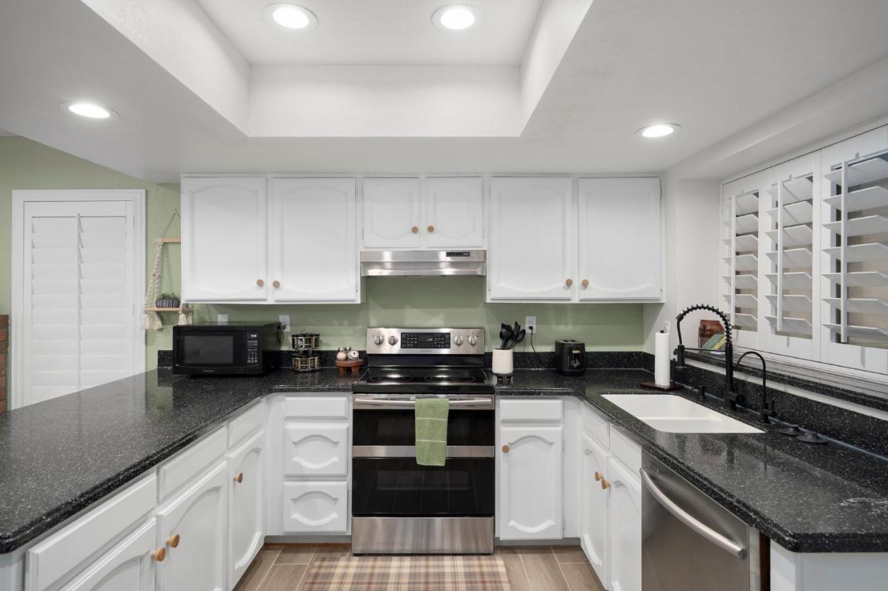 Large Pool With Diving Board, Remodeled 3Bdrm, Near State Farm Stdm And More! Peoria Exteriör bild